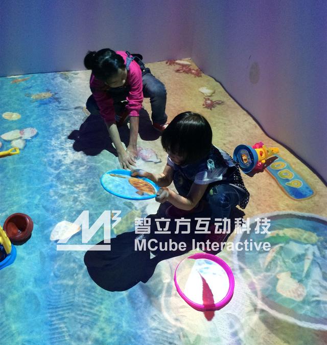 感受不一样沙滩就玩智立方互动沙滩，当科技浪潮涌向海岸线